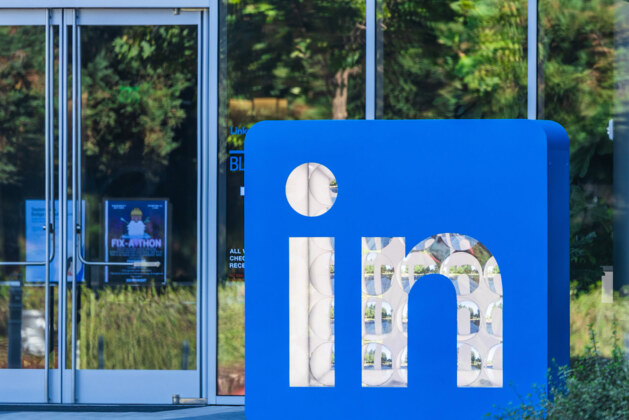 LinkedIn Launches Free AI Certification Courses